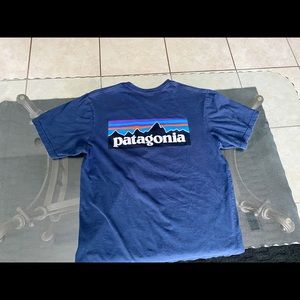Patagonia Men’s Navy Blue Shirt size M